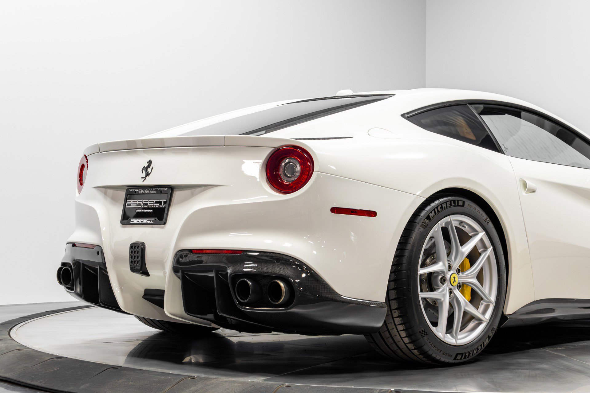 Used 2015 Ferrari F12 Berlinetta image 27