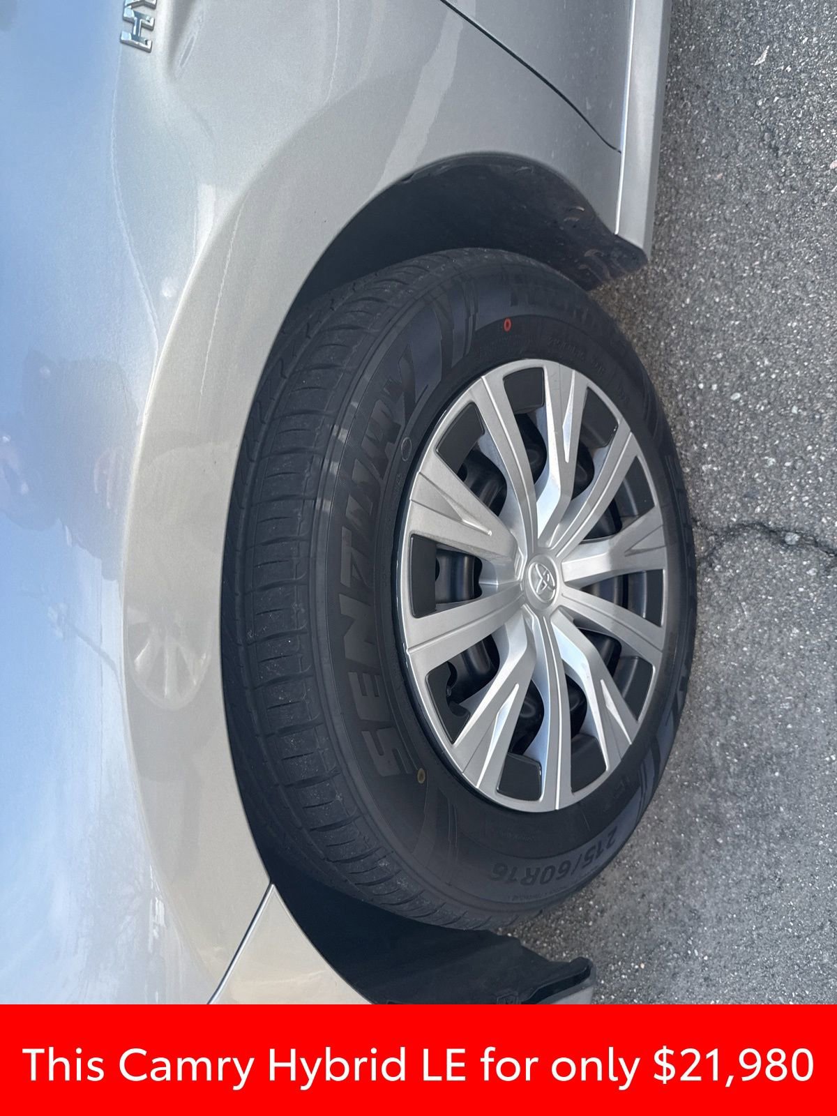 Used 2020 Toyota Camry LE image 14