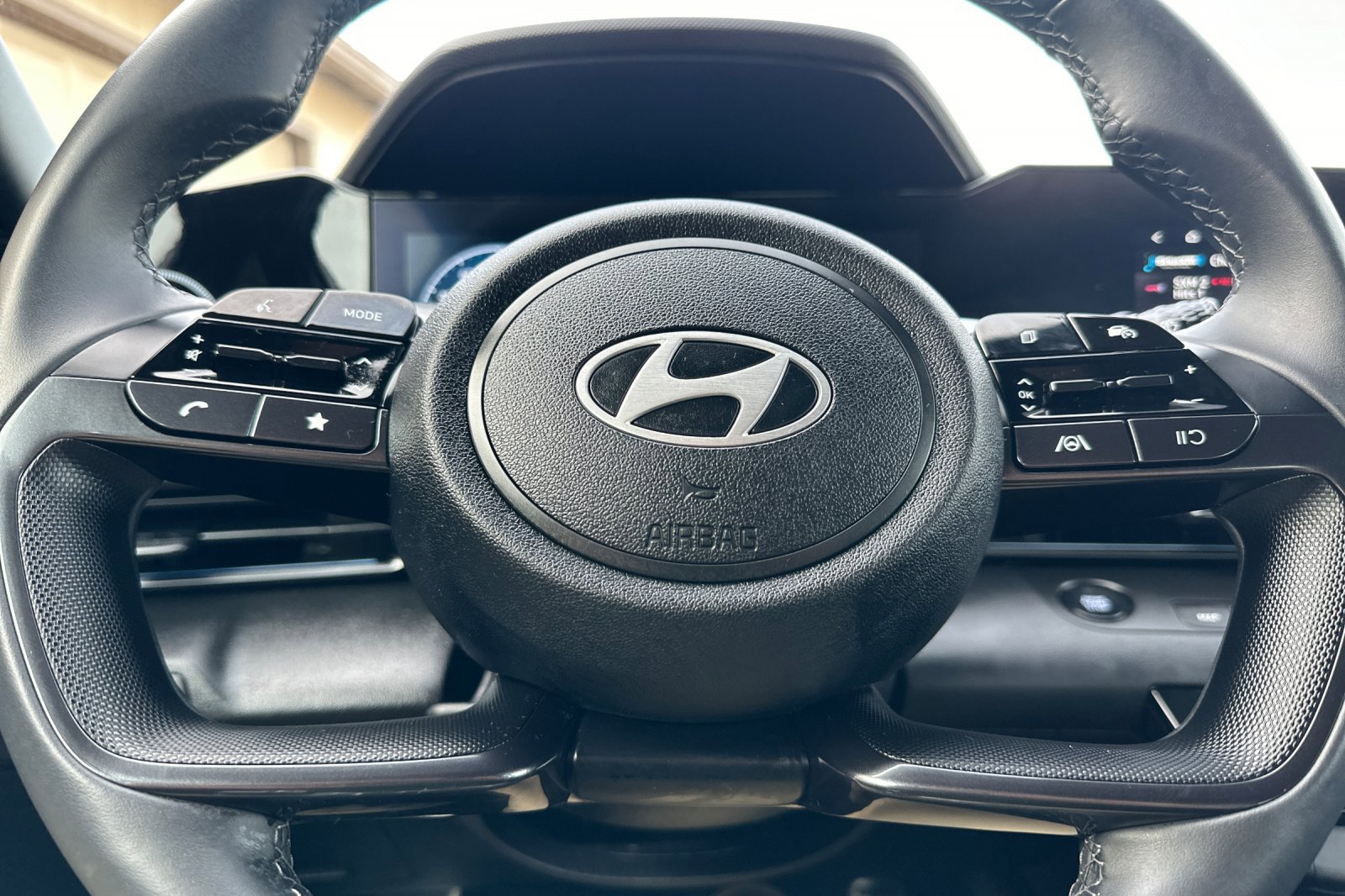 Certified 2025 Hyundai Elantra SEL image 23