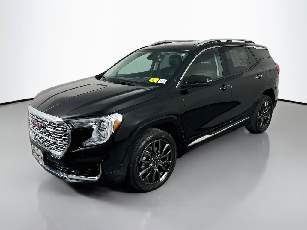 Used 2024 GMC Terrain Denali w/ Black Diamond Edition AWD/4WD image 3