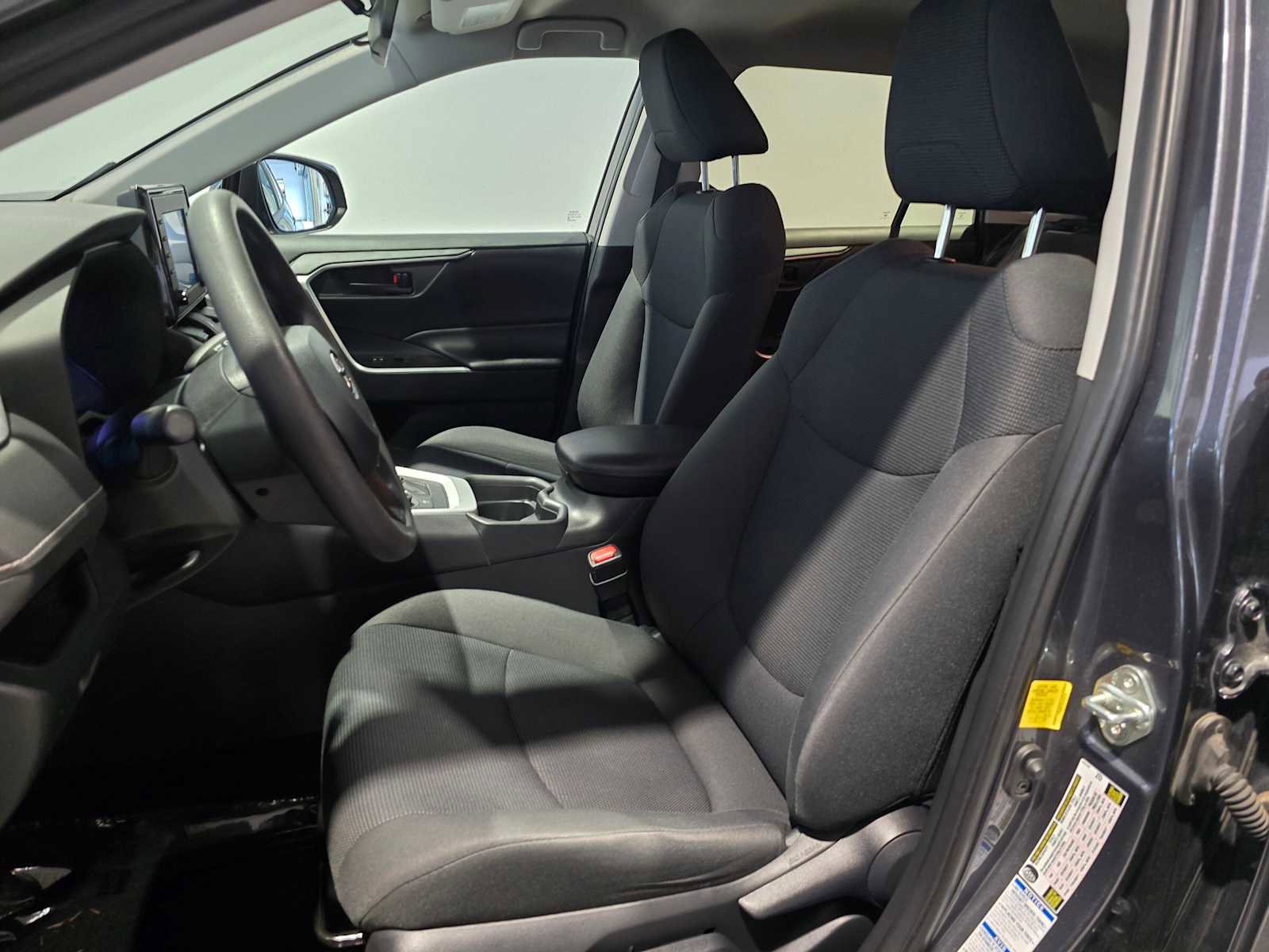 Used 2019 Toyota RAV4 LE image 5