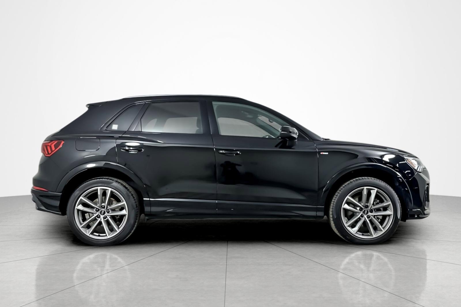 Used 2025 Audi Q3 2.0T Premium w/ Convenience Package image 6