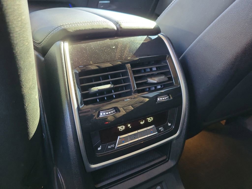 Used 2023 BMW X7 xDrive40i w/ Premium Package image 16