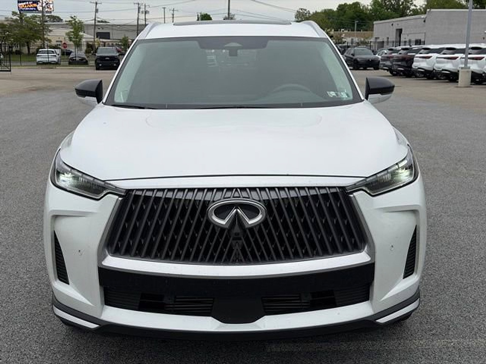 Certified 2026 INFINITI QX60 Luxe w/ Cargo Package AWD/4WD image 2