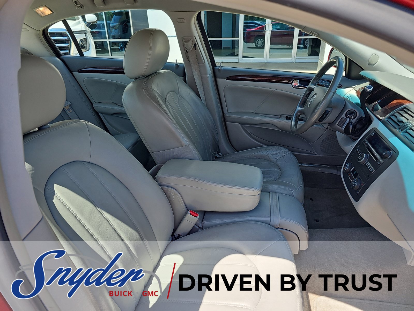 Used 2011 Buick Lucerne CXL FWD image 24