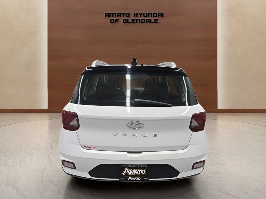 Used 2022 Hyundai Venue Limited FWD image 5
