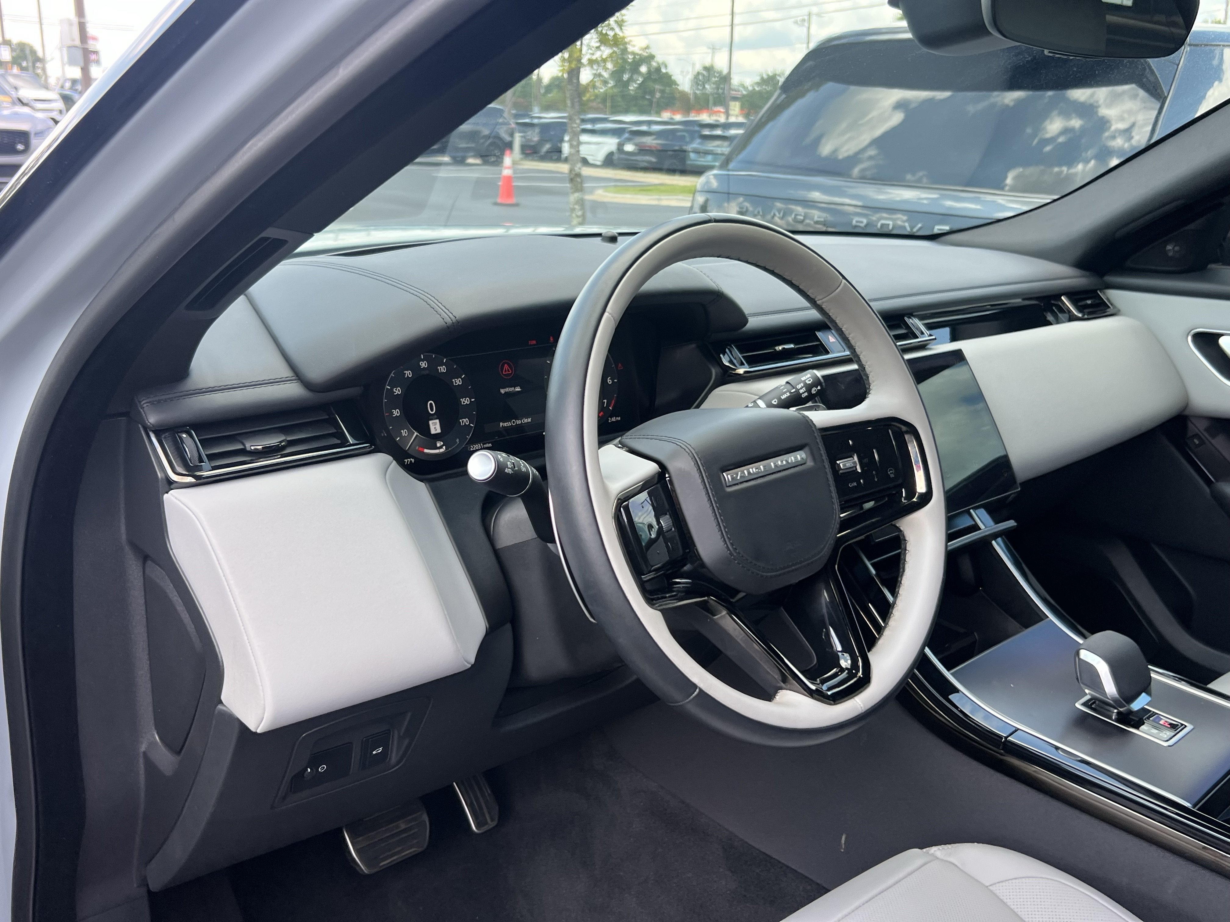 Certified 2026 Land Rover Range Rover Velar Dynamic SE AWD/4WD image 19