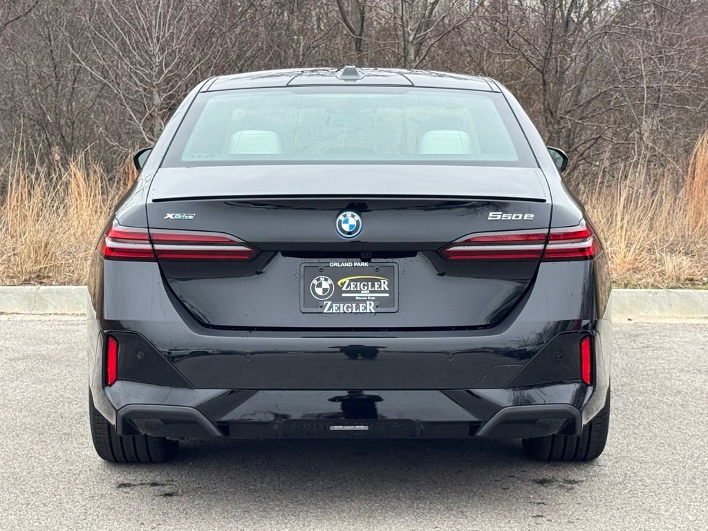 New 2026 BMW 550e xDrive w/ Premium Package image 5
