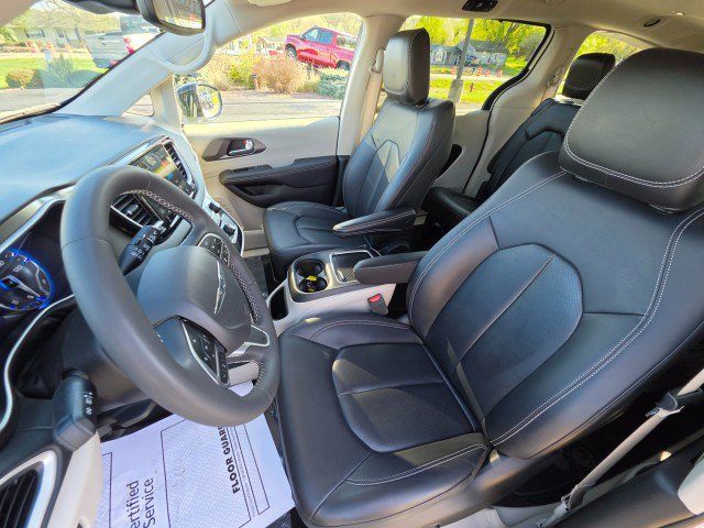 Used 2024 Chrysler Pacifica Touring-L FWD image 31