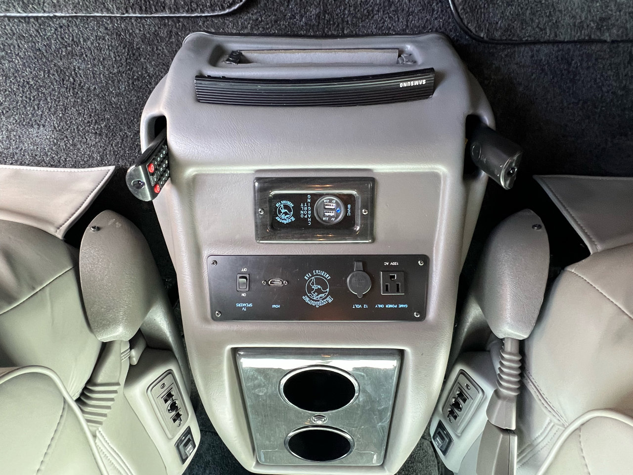 Used 2018 Chevrolet Express 2500 w/ Enhanced Convenience Package image 36