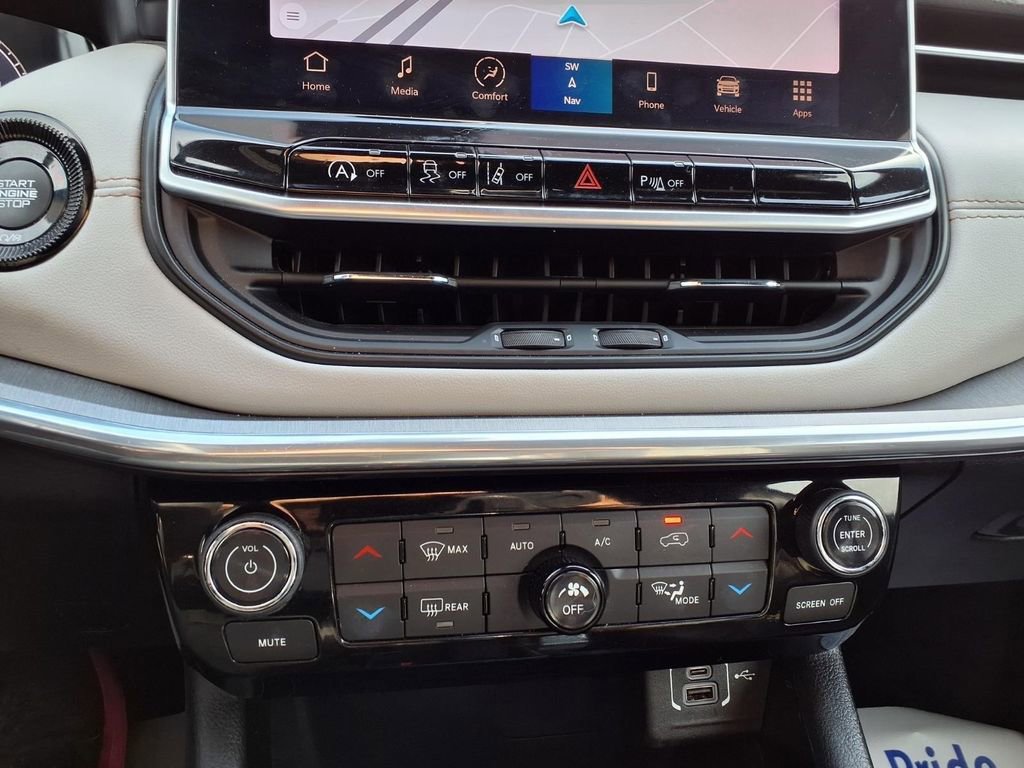 Used 2023 Jeep Compass Limited w/ Elite Group AWD/4WD image 9