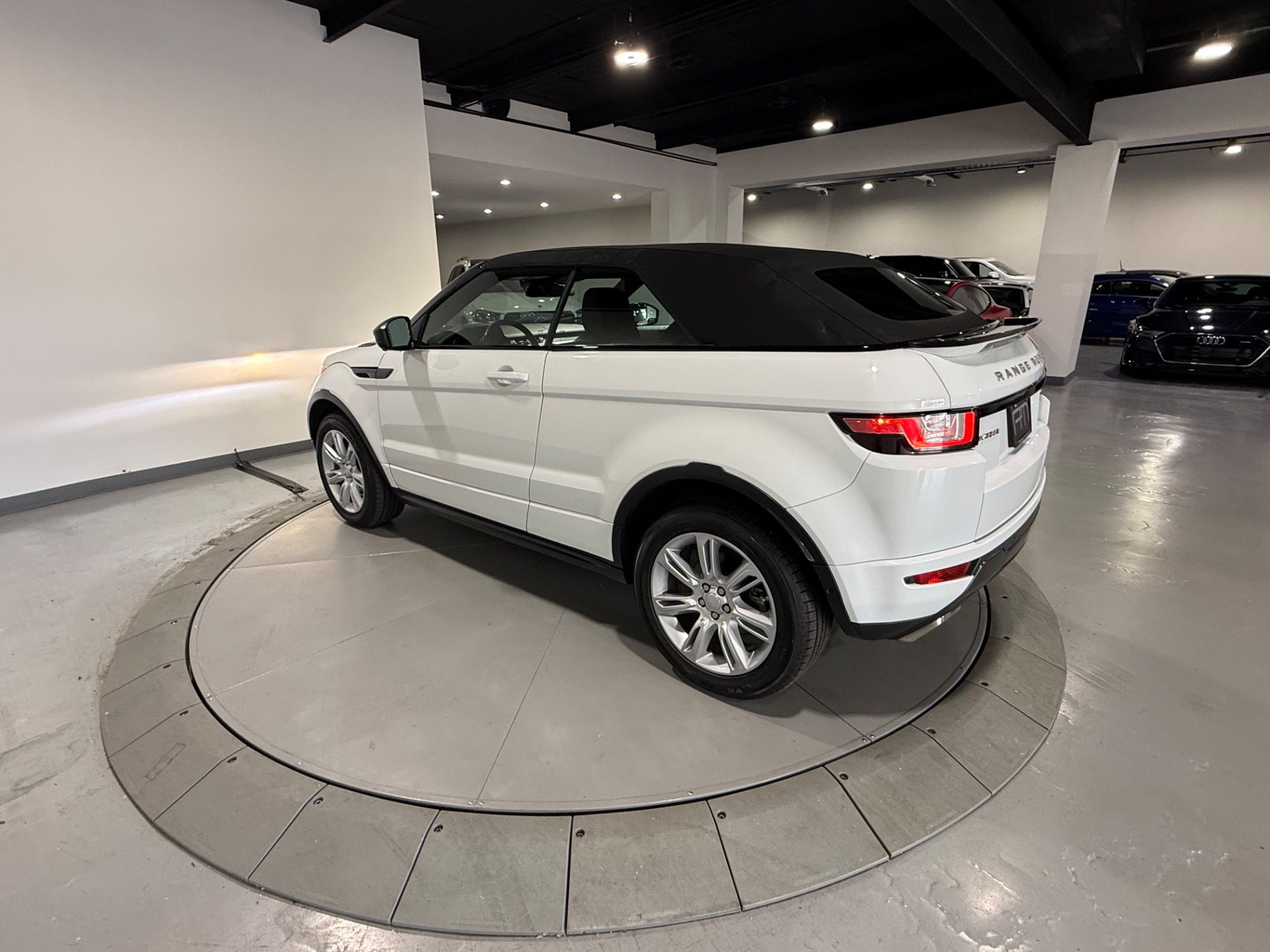 Used 2017 Land Rover Range Rover Evoque HSE Dynamic AWD/4WD image 12