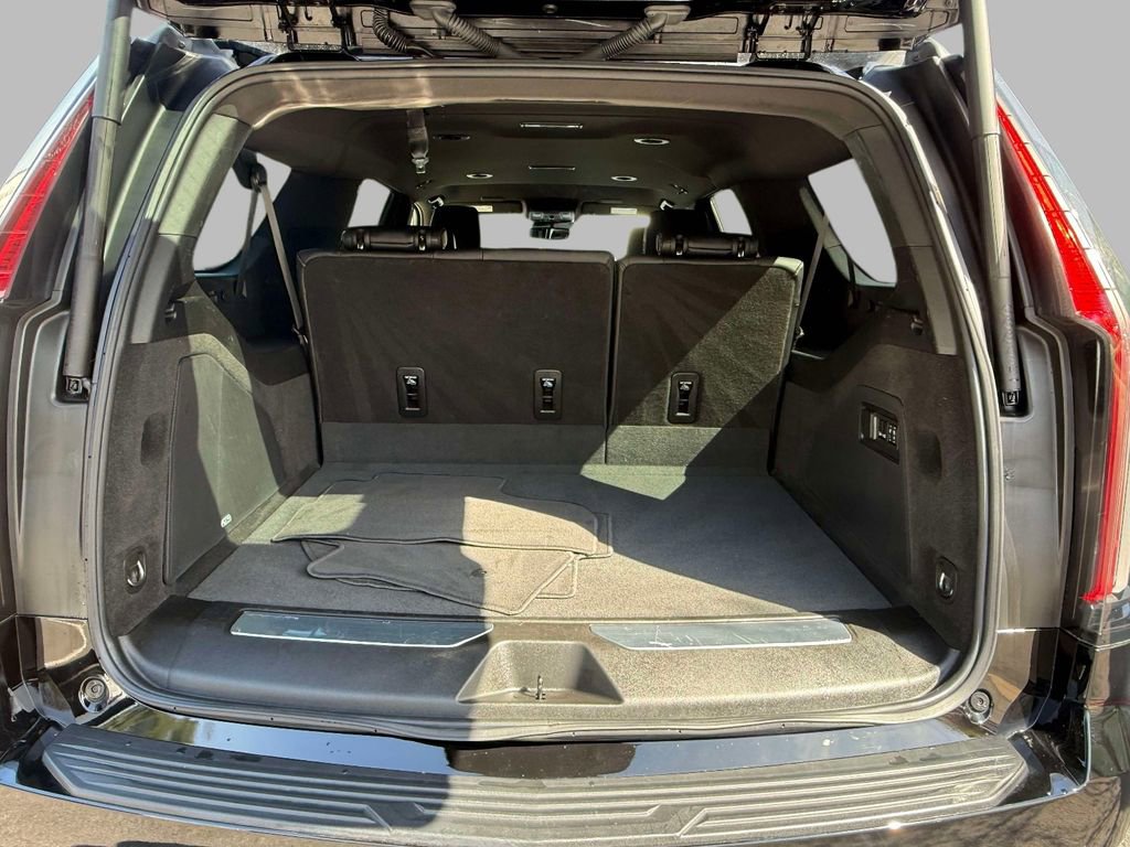 Used 2024 Cadillac Escalade ESV Luxury image 18