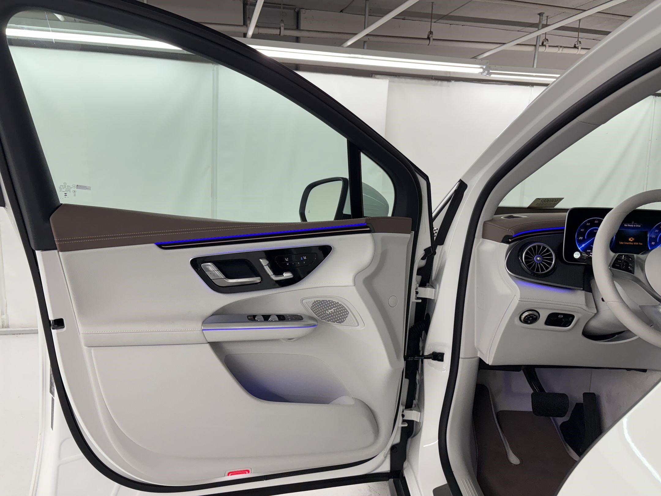 New 2026 Mercedes-Benz EQE 320 4MATIC SUV image 19