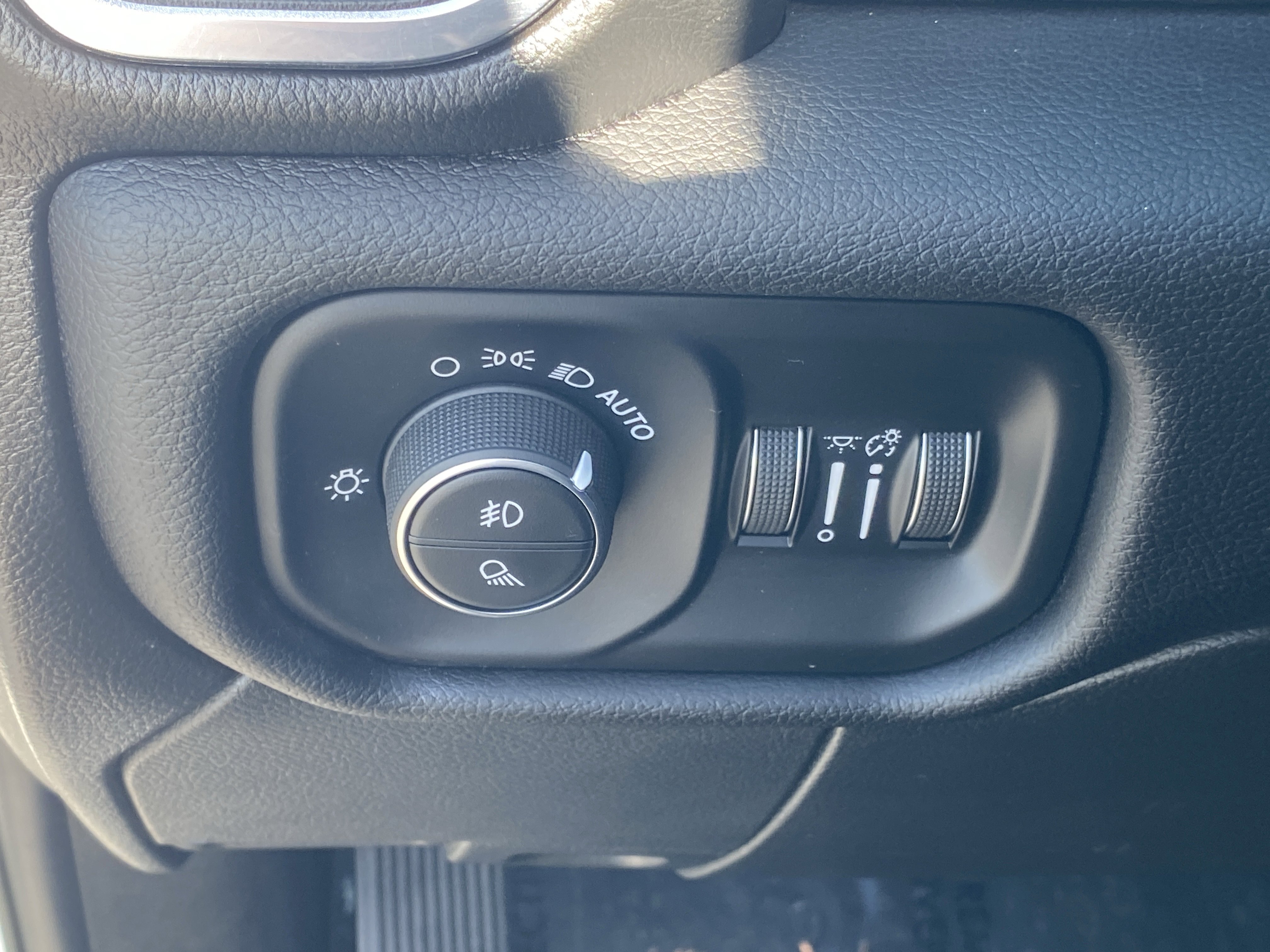 Used 2024 RAM 2500 Laramie image 31