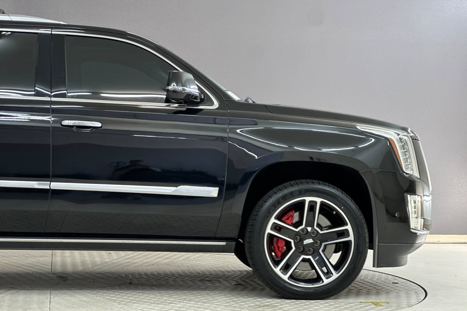 Used 2018 Cadillac Escalade ESV Premium Luxury AWD/4WD image 37