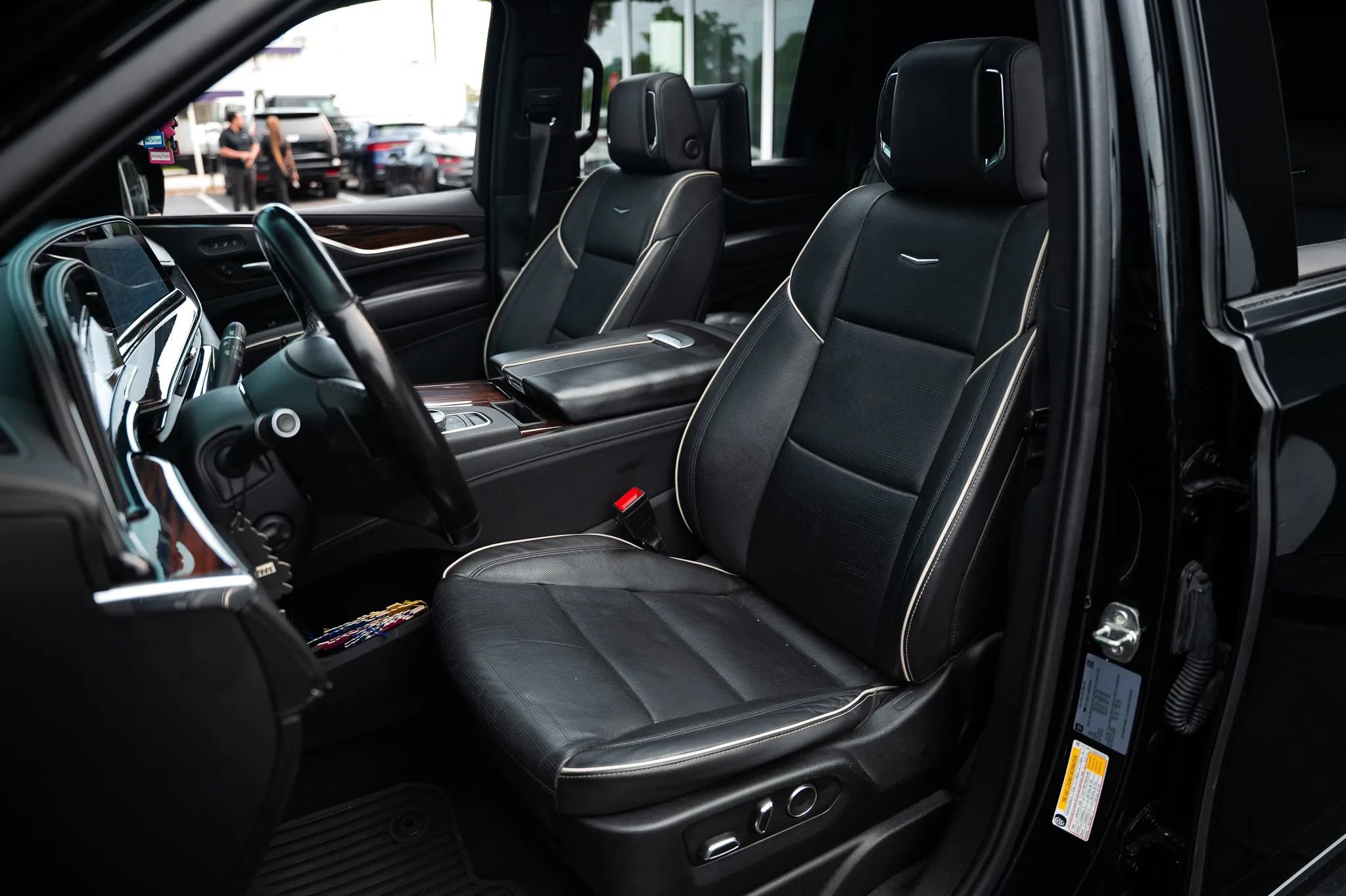 Used 2021 Cadillac Escalade ESV Premium Luxury w/ Performance Package AWD/4WD image 28