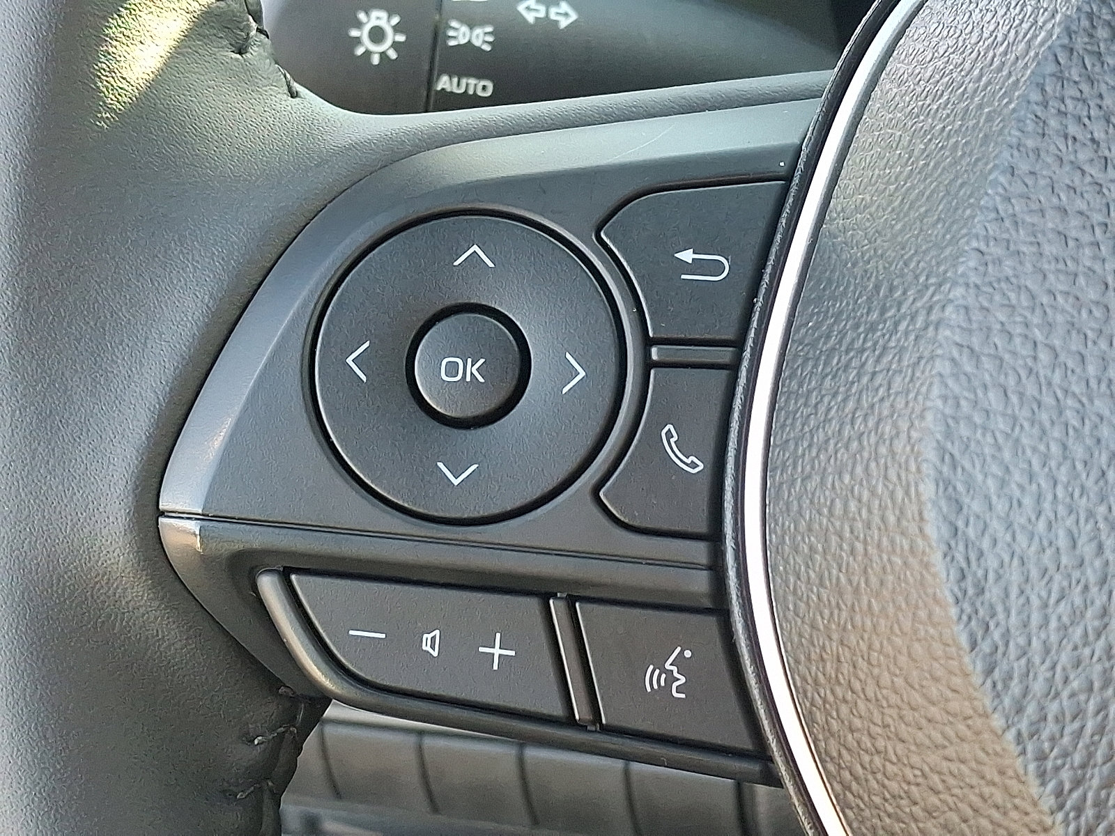 Certified 2025 Toyota Corolla SE w/ SE Premium Package image 22