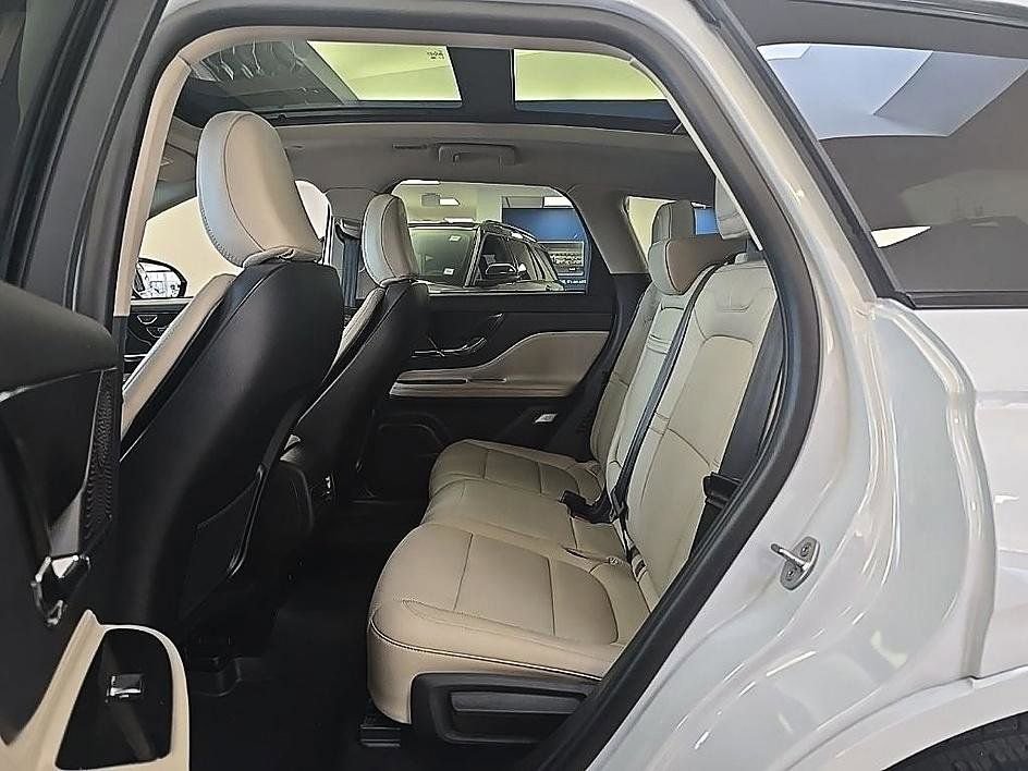 Used 2025 Lincoln Corsair AWD w/ Equipment Group 101A image 30