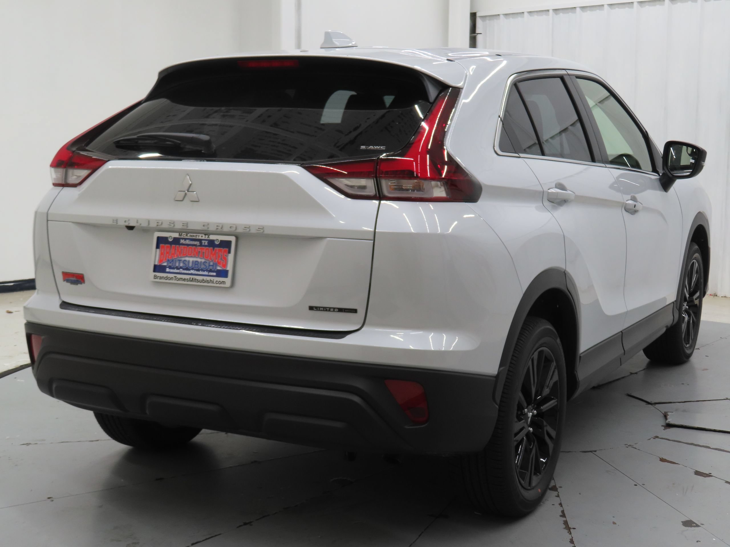New 2026 Mitsubishi Eclipse Cross LE AWD/4WD image 3