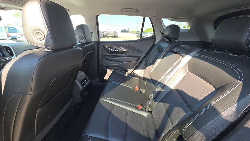 Used 2024 GMC Terrain SLT image 13