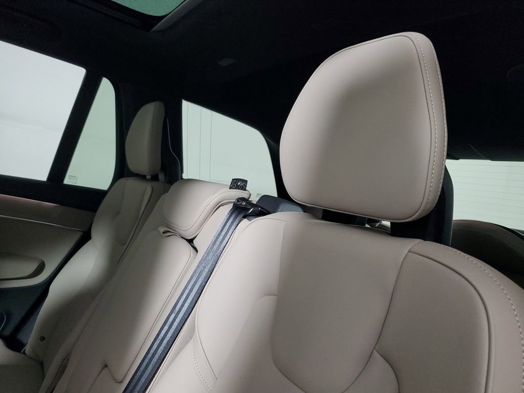 Certified 2025 Volvo XC90 B6 Plus image 15