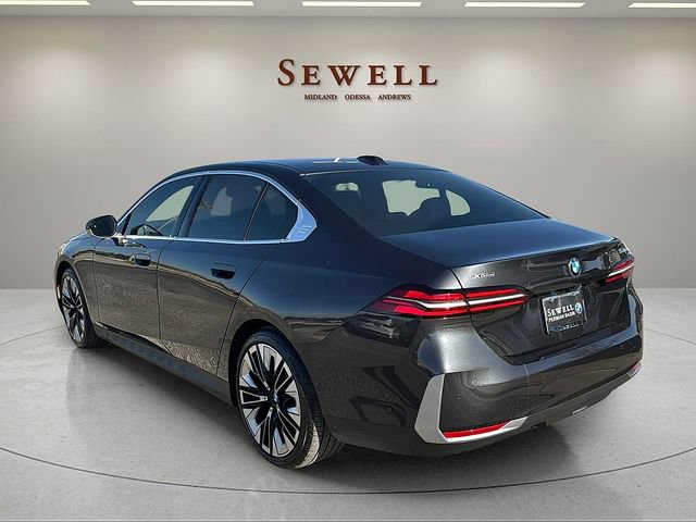 Certified 2025 BMW 530i xDrive w/ Premium Package AWD/4WD image 3