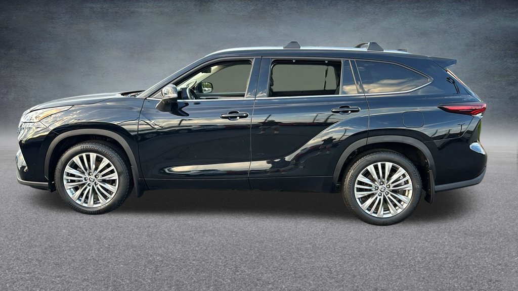 Used 2024 Toyota Highlander Platinum AWD/4WD image 4