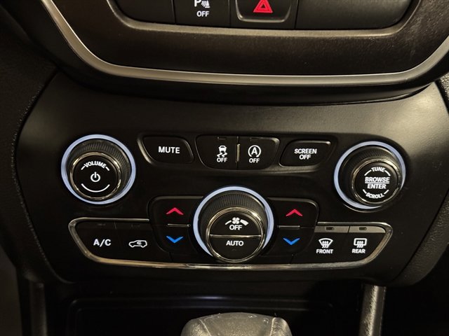 Used 2020 Jeep Cherokee Trailhawk image 22