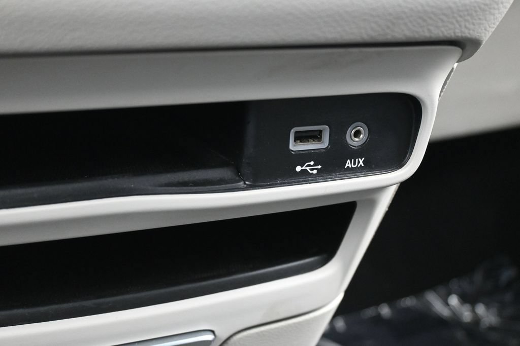 Used 2017 Chrysler Pacifica Touring-L FWD image 25
