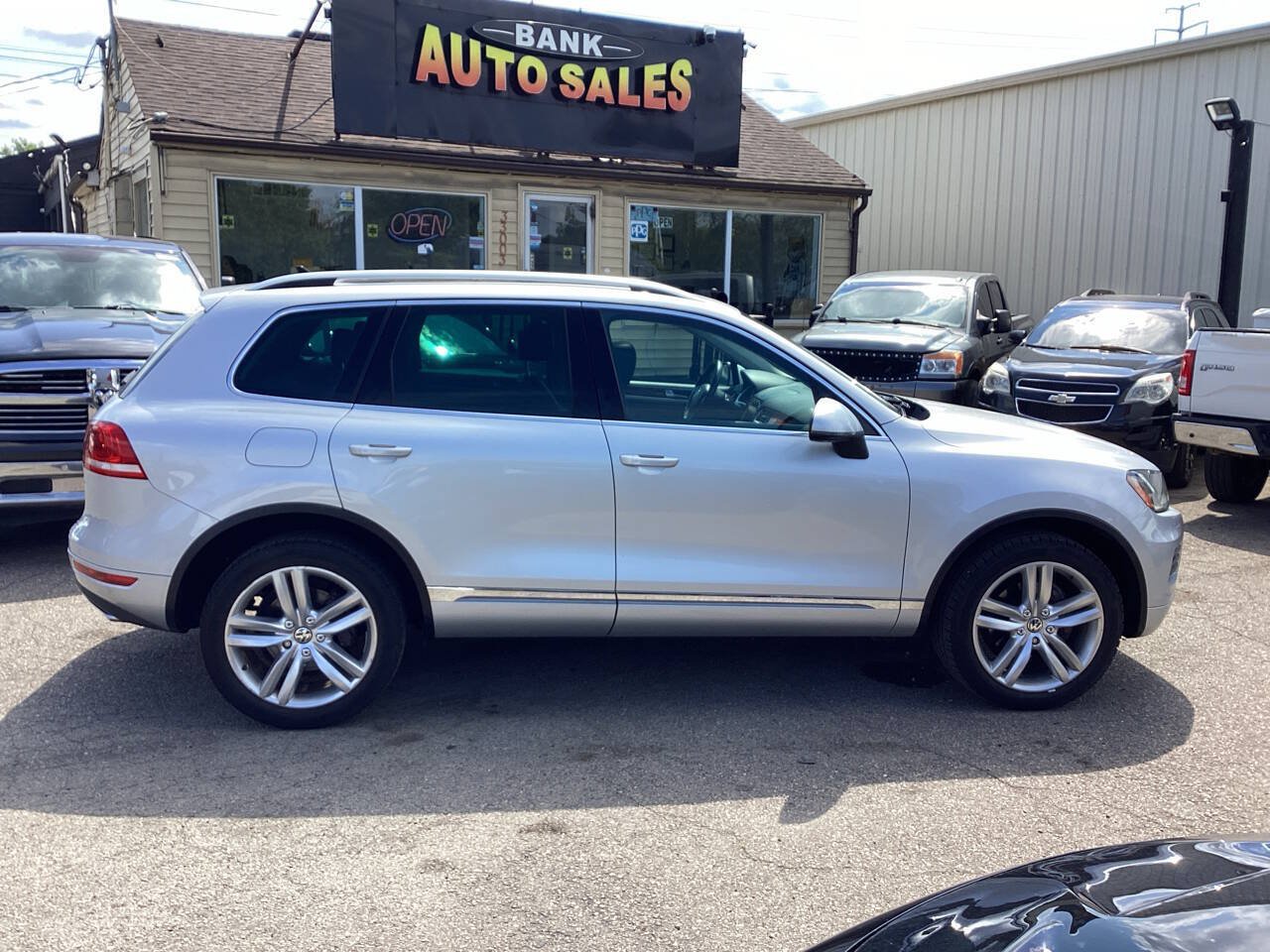 Used 2012 Volkswagen Touareg Sport