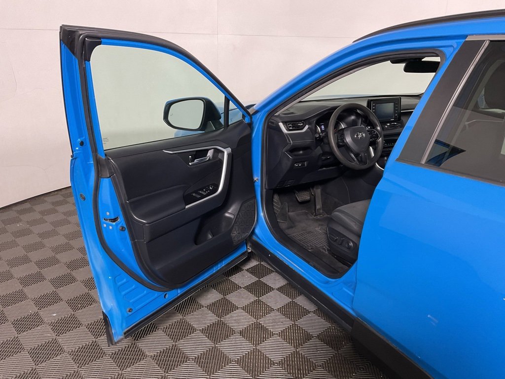 Used 2021 Toyota RAV4 XLE image 13