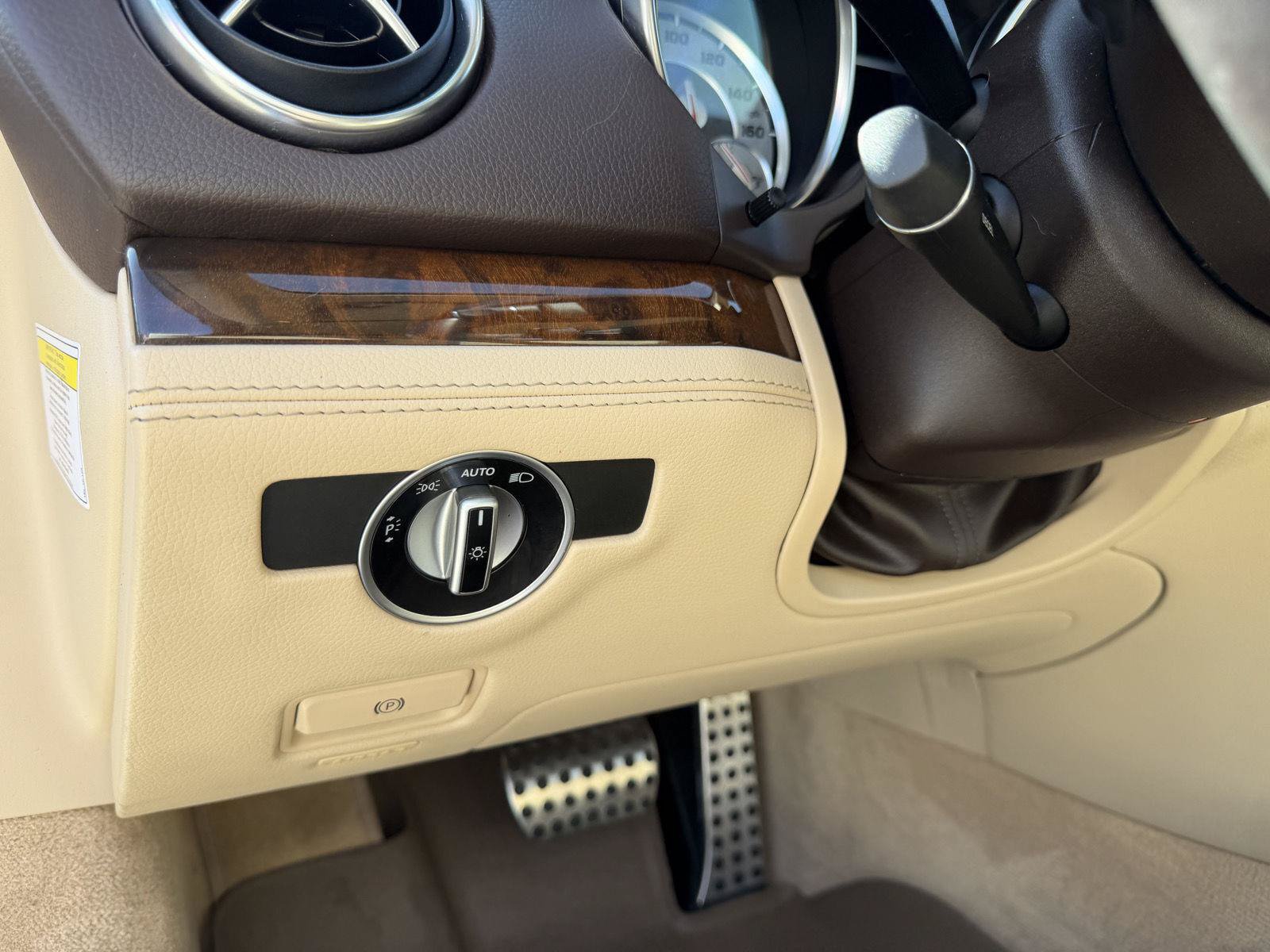 Used 2014 Mercedes-Benz SL 550 image 7