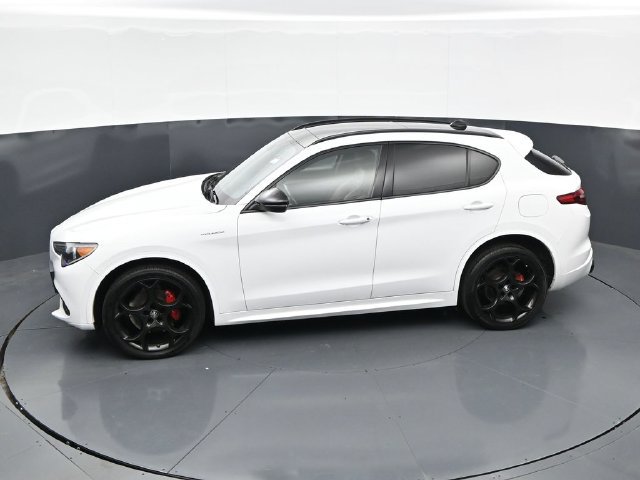 Used 2022 Alfa Romeo Stelvio Veloce AWD/4WD image 42