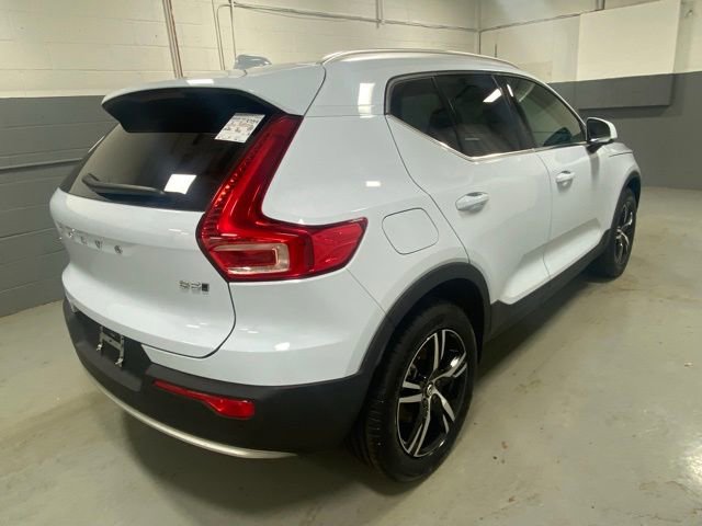 Certified 2025 Volvo XC40 B5 Core AWD/4WD image 3