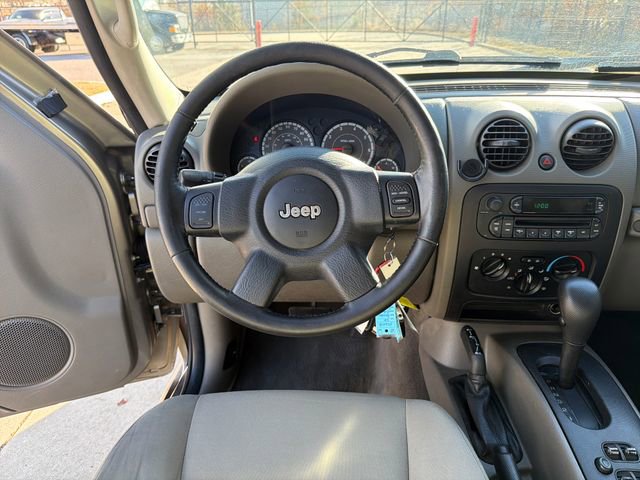Used 2005 Jeep Liberty Sport image 13