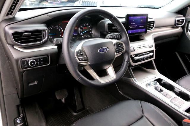 Used 2024 Ford Explorer XLT w/ Equipment Group 202A image 9