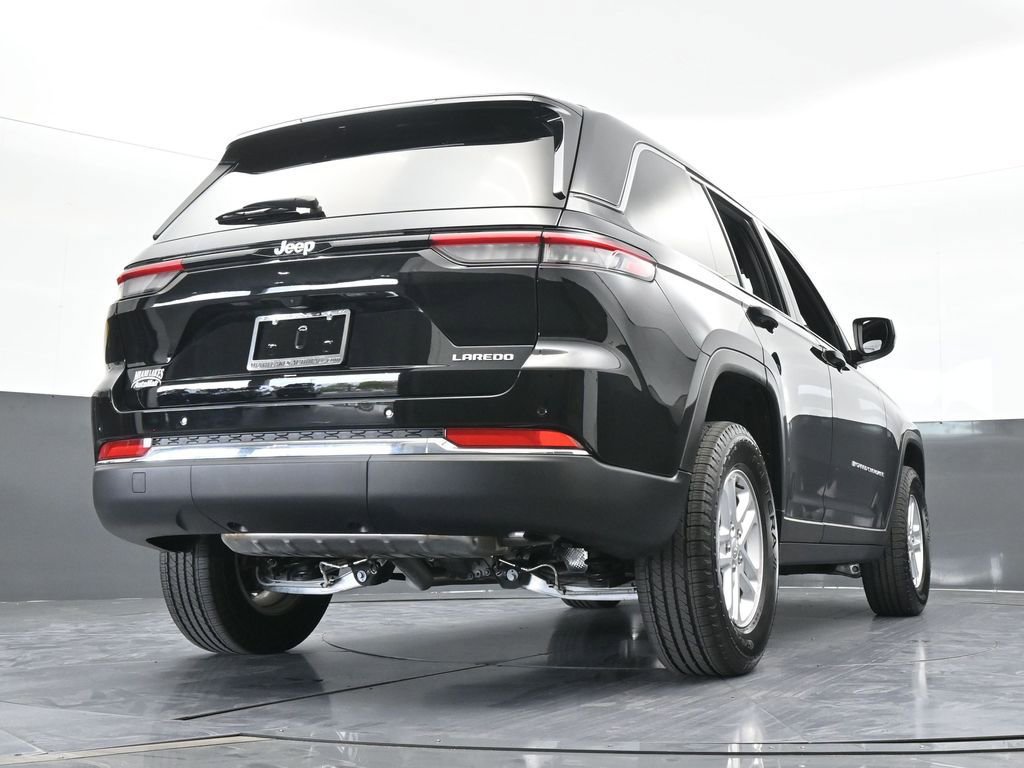 Used 2025 Jeep Grand Cherokee Laredo image 60