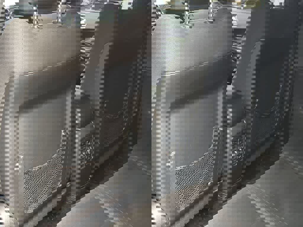 Used 2019 Dodge Durango SXT w/ 3rd Row Seating Group image 17