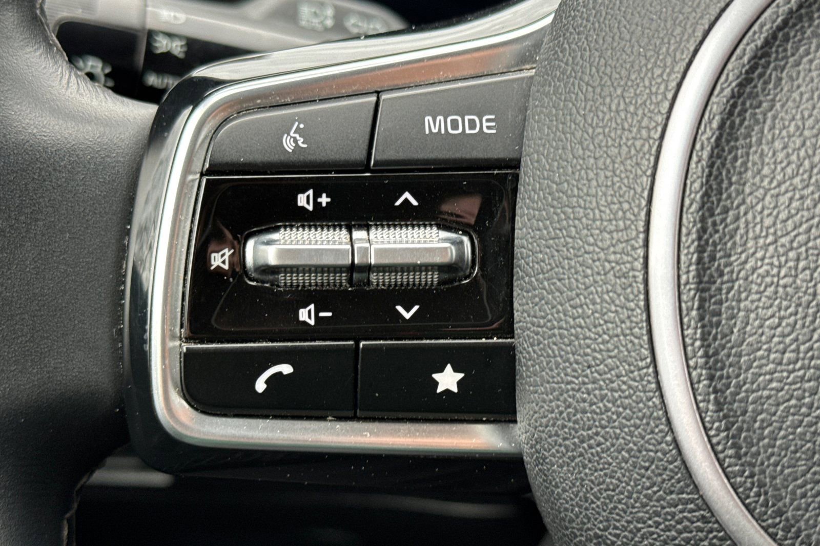 Used 2024 Kia Sorento S image 28