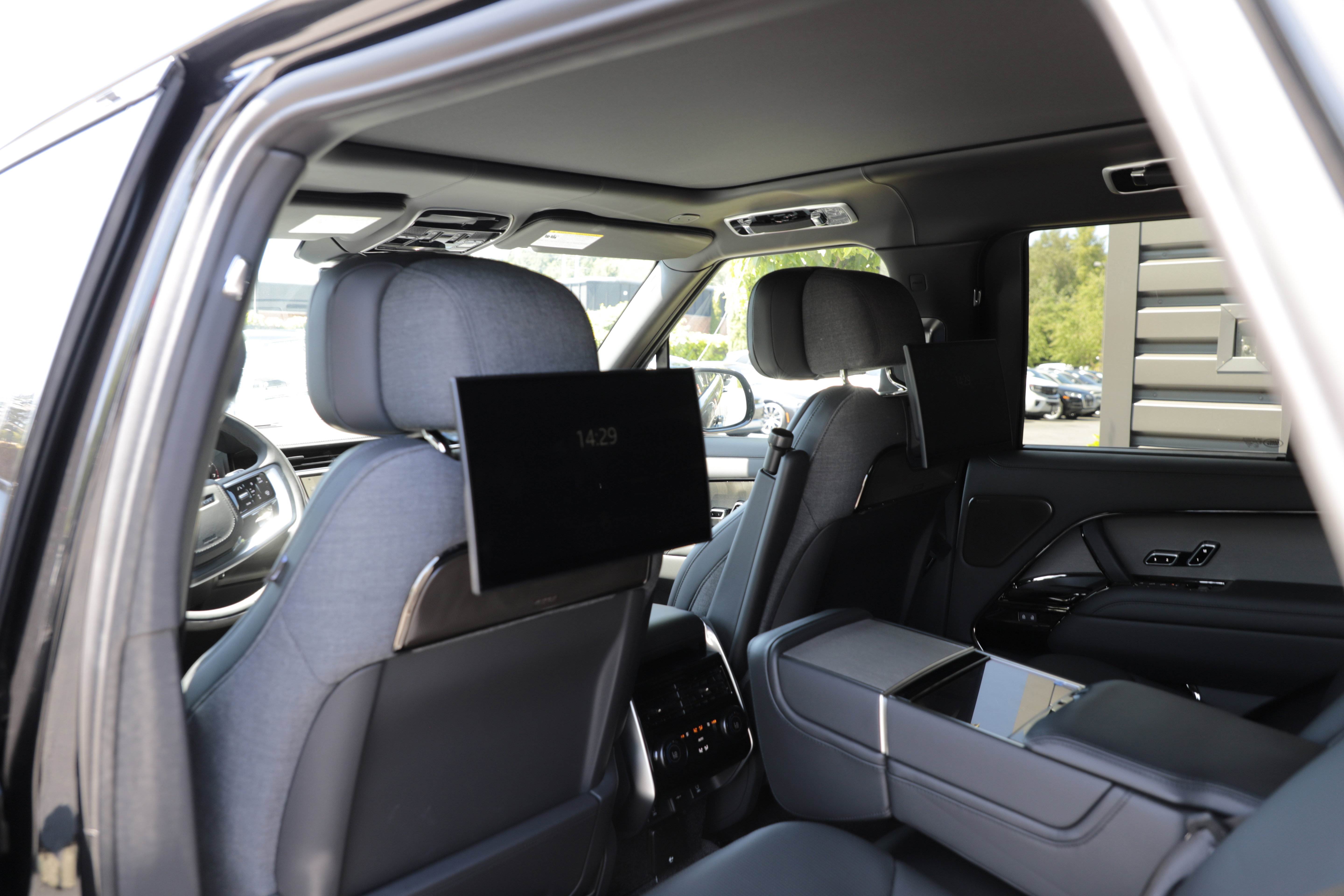 New 2026 Land Rover Range Rover SV AWD/4WD image 15