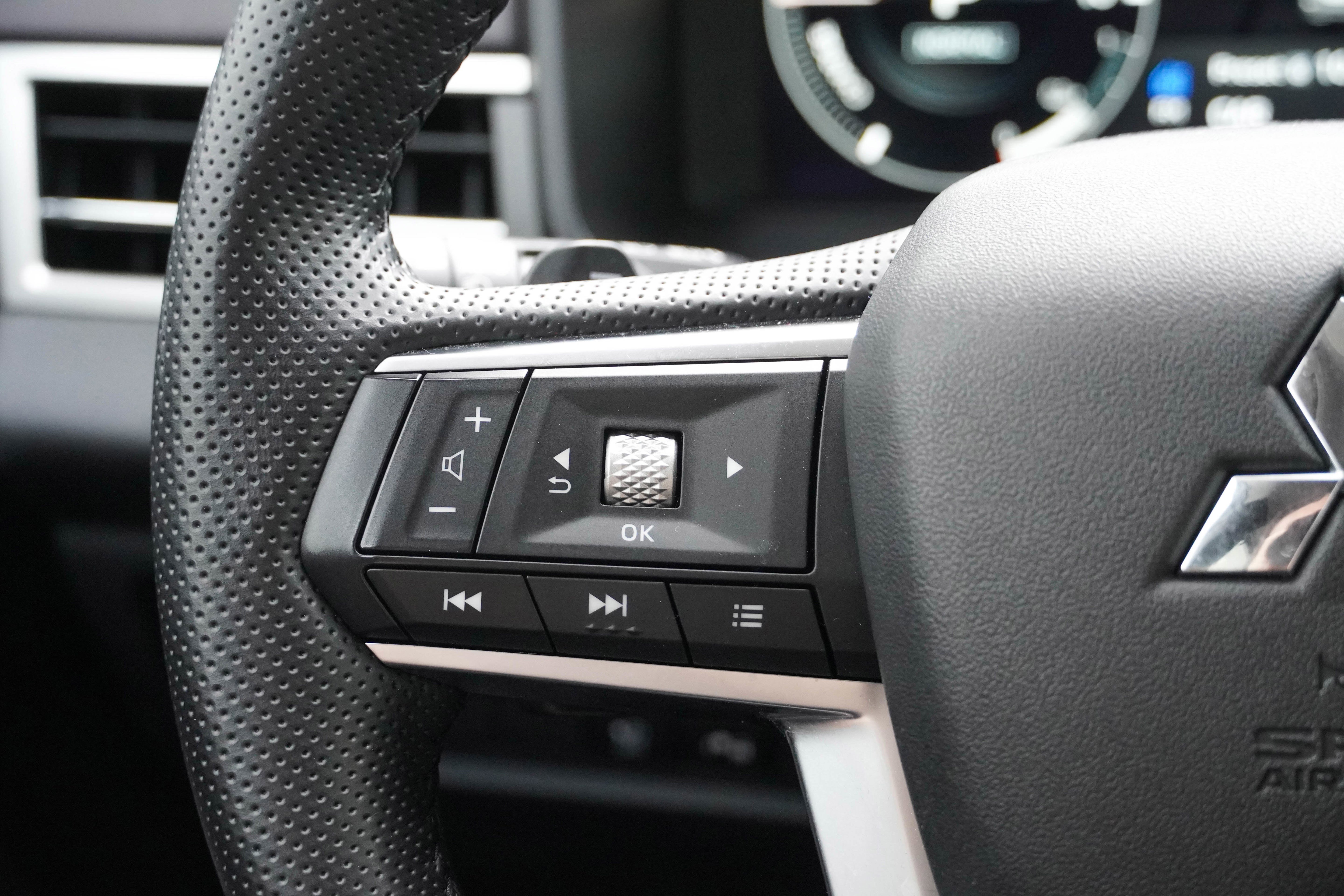 Used 2024 Mitsubishi Outlander 4WD Plug-In Hybrid image 22