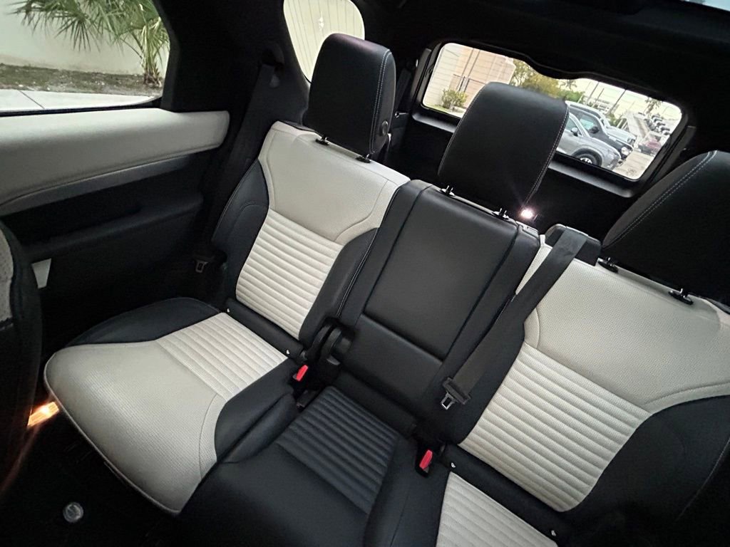 Used 2021 Land Rover Discovery S R-Dynamic image 12