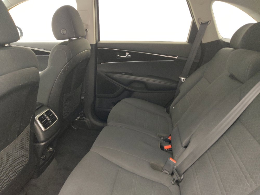 Used 2020 Kia Sorento LX image 18