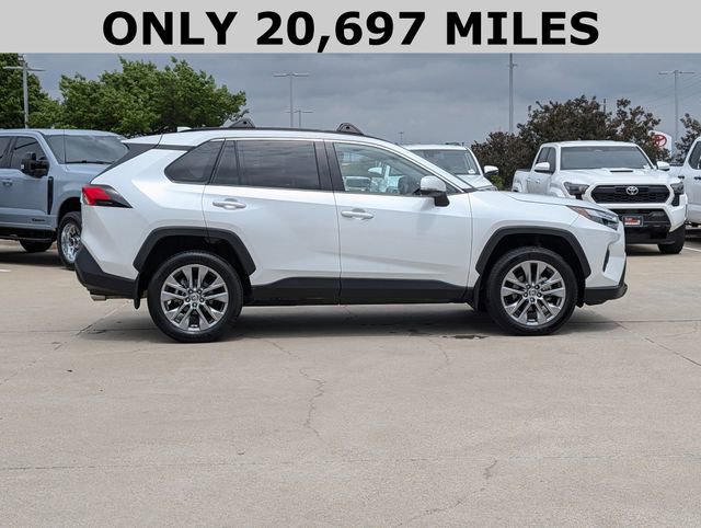 Used 2023 Toyota RAV4 XLE Premium FWD image 4