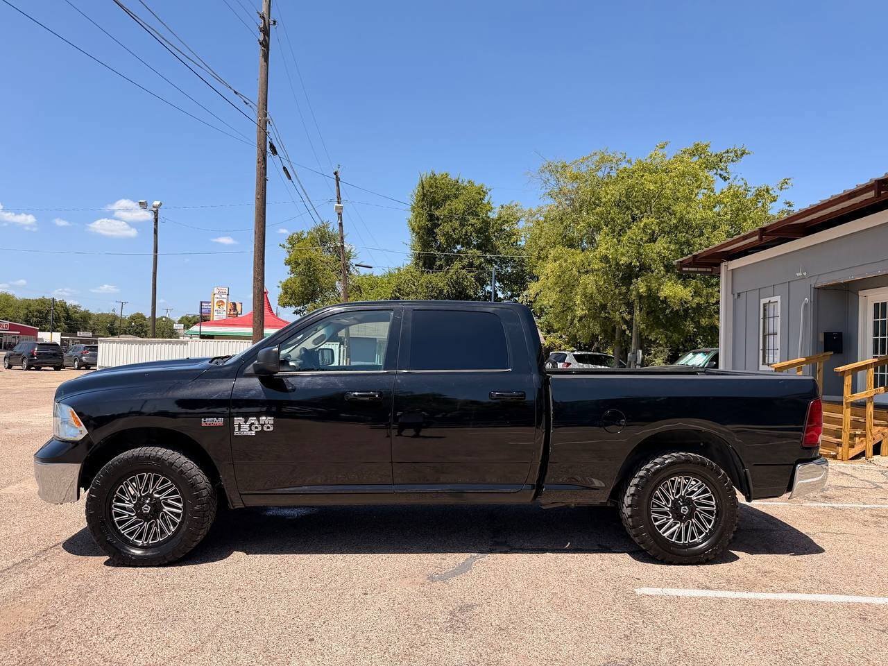 Used 2019 RAM 1500 Classic SLT RWD image 9