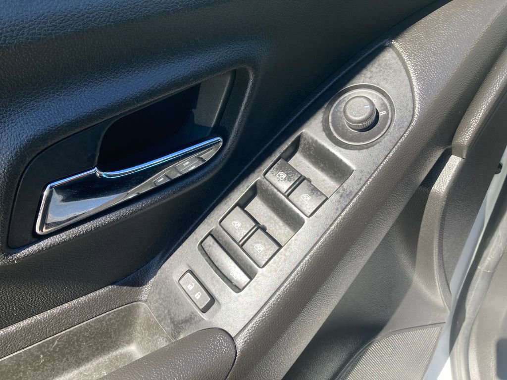 Used 2018 Chevrolet Trax LS image 14