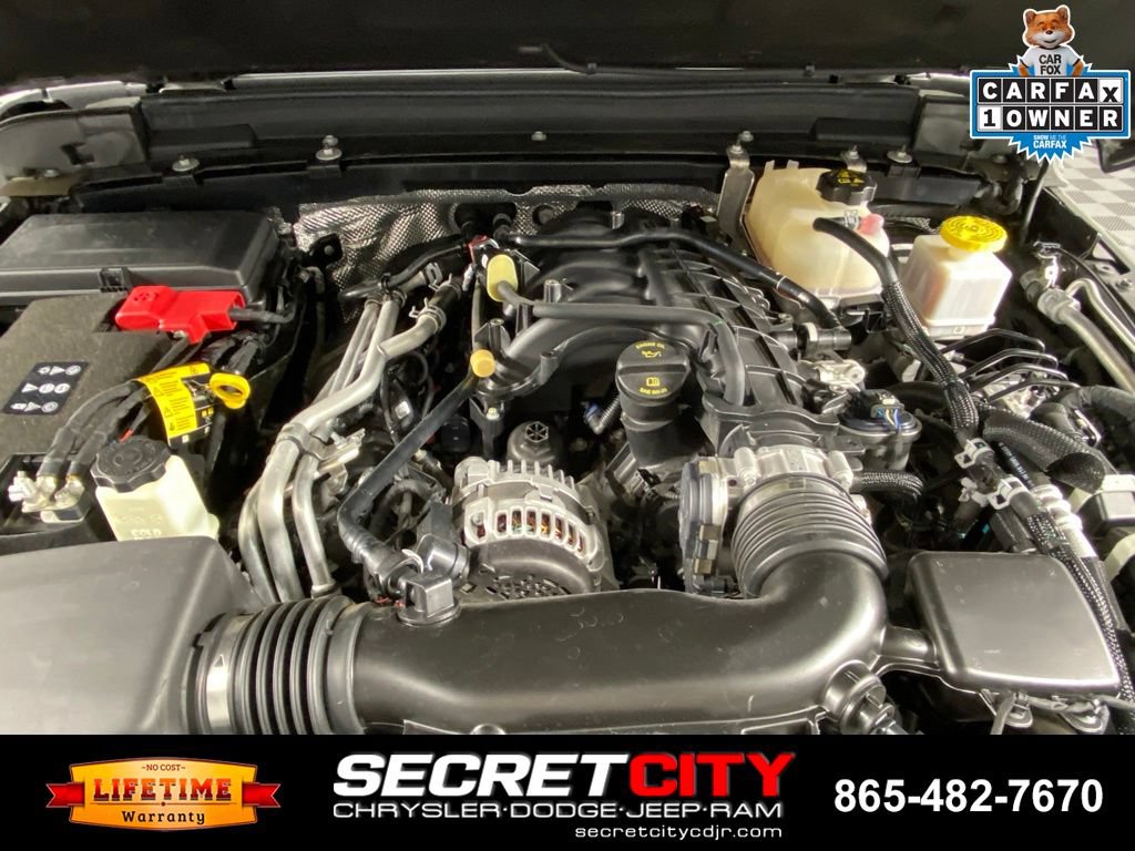 Used 2024 Jeep Gladiator Rubicon w/ Technology Group AWD/4WD image 32