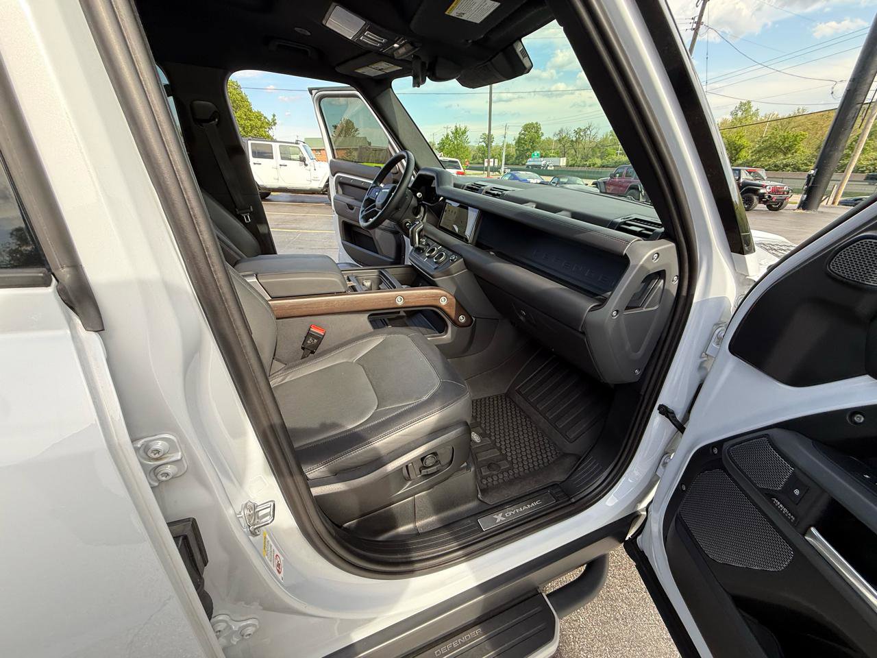 Used 2023 Land Rover Defender 110 X-Dynamic SE image 44