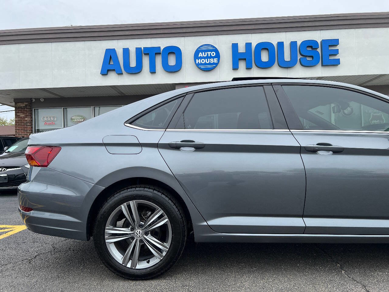 Used 2019 Volkswagen Jetta R-Line FWD image 39